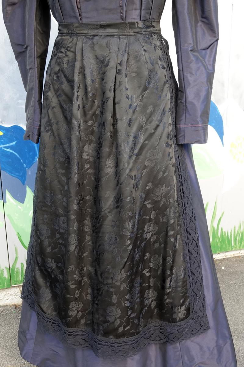 2020-06-01_16-23-44 Črna noša