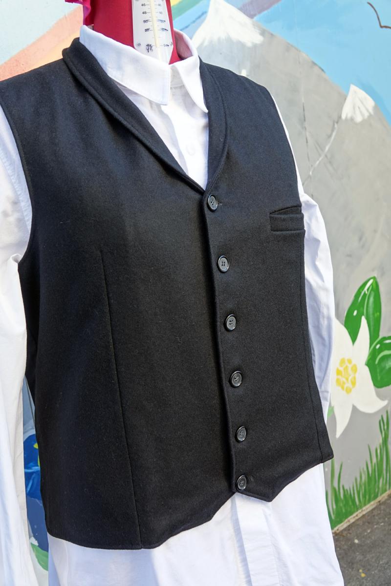 2020-06-01_16-46-42 Črna noša