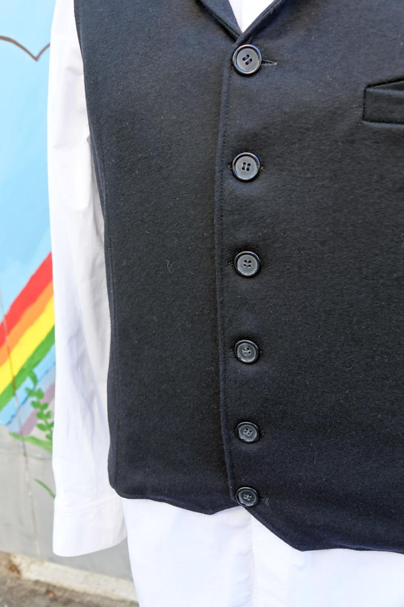 2020-06-01_16-46-25 Črna noša