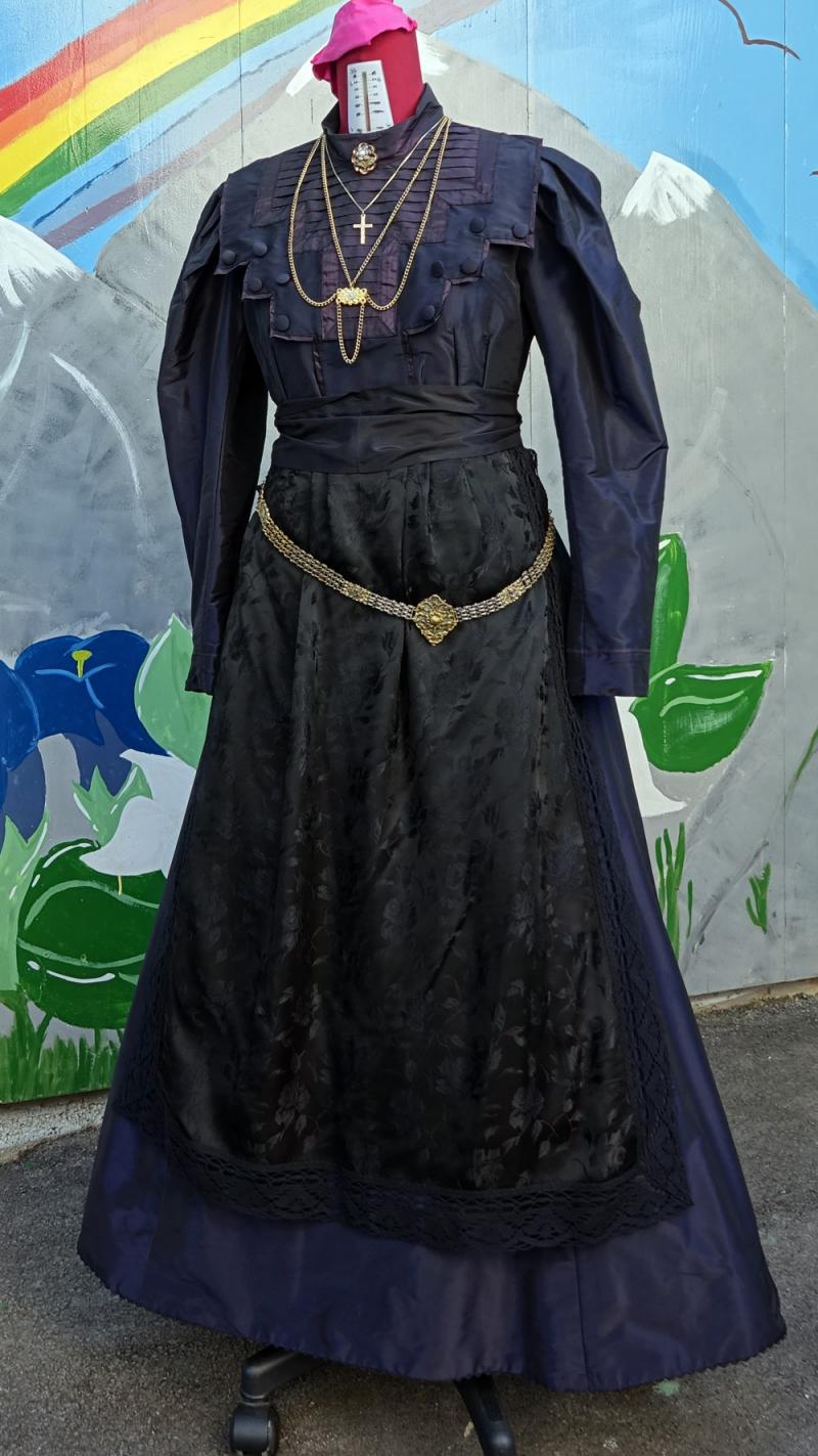 2020-06-01_16-19-48 Črna noša