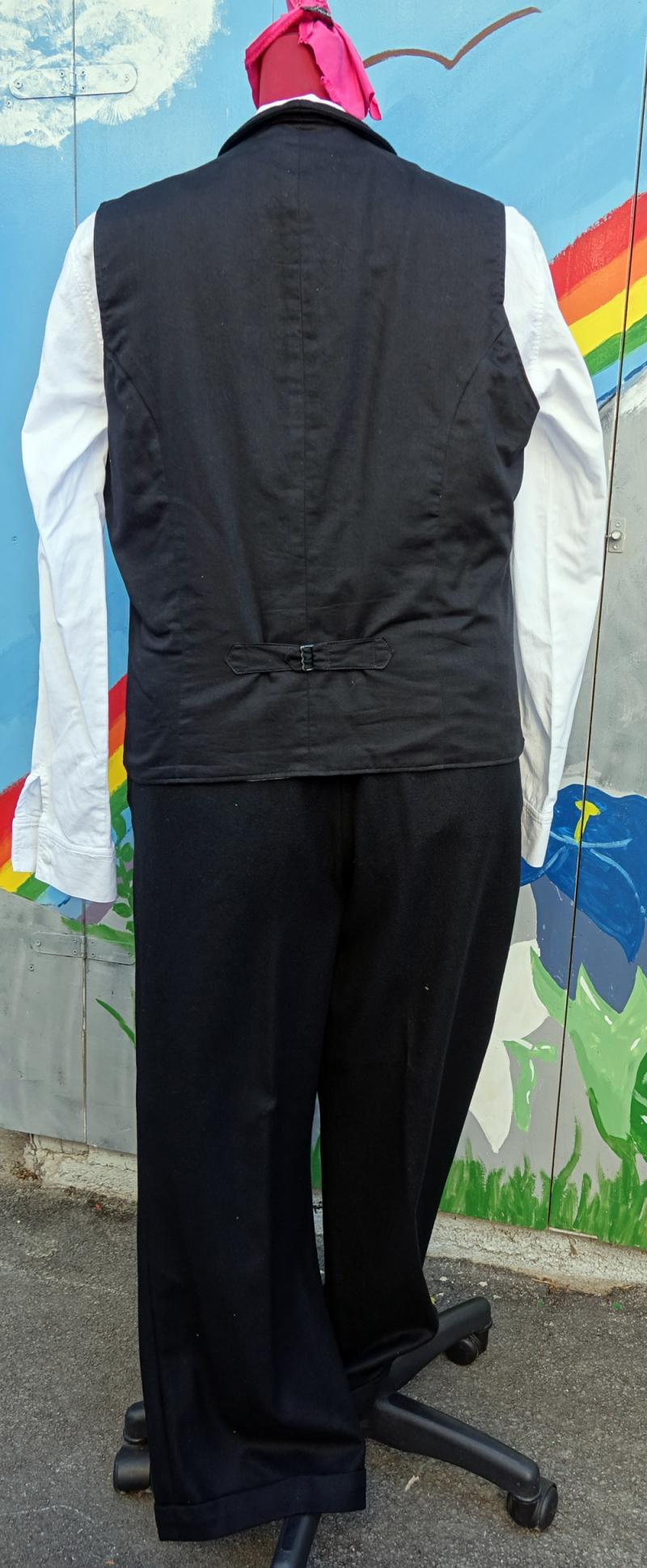 2020-06-01_16-54-33 Črna noša