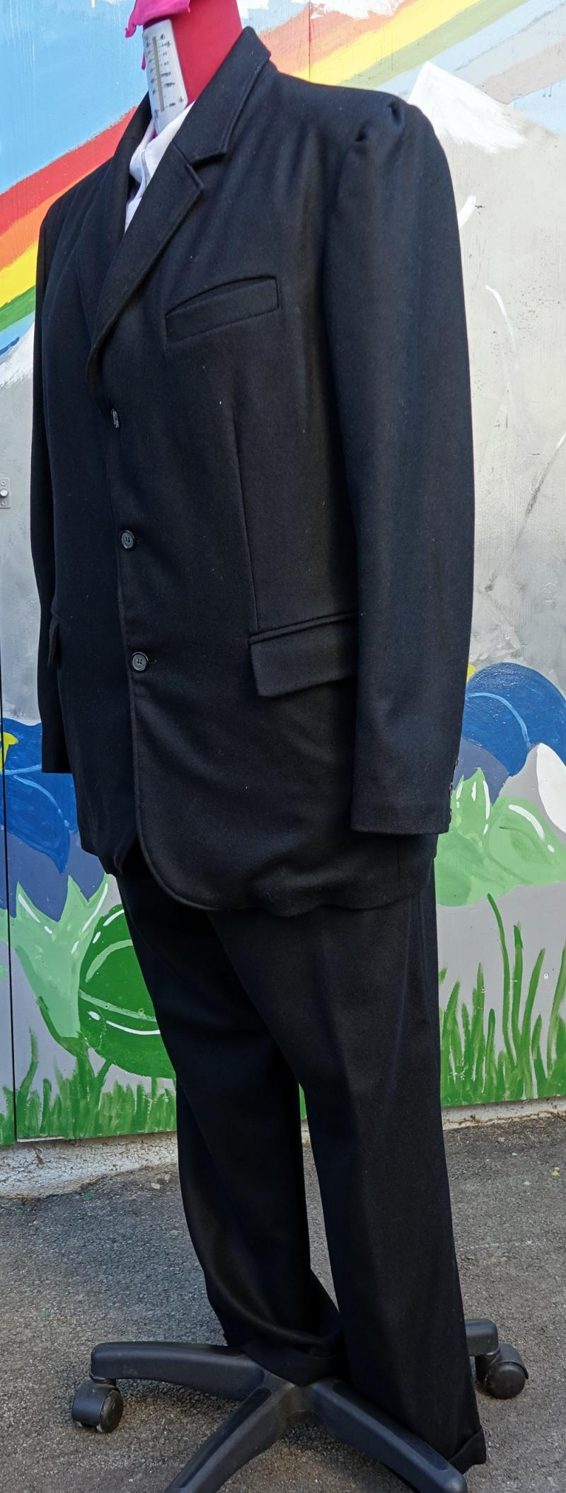 2020-06-01_16-57-04 Črna noša