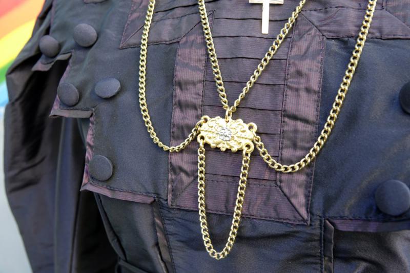 2020-06-01_16-21-30 Črna noša