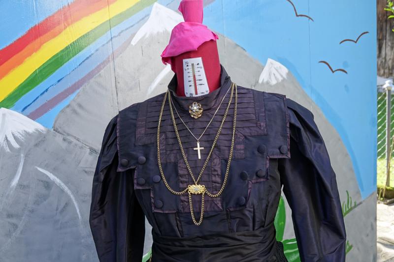 2020-06-01_16-20-10 Črna noša