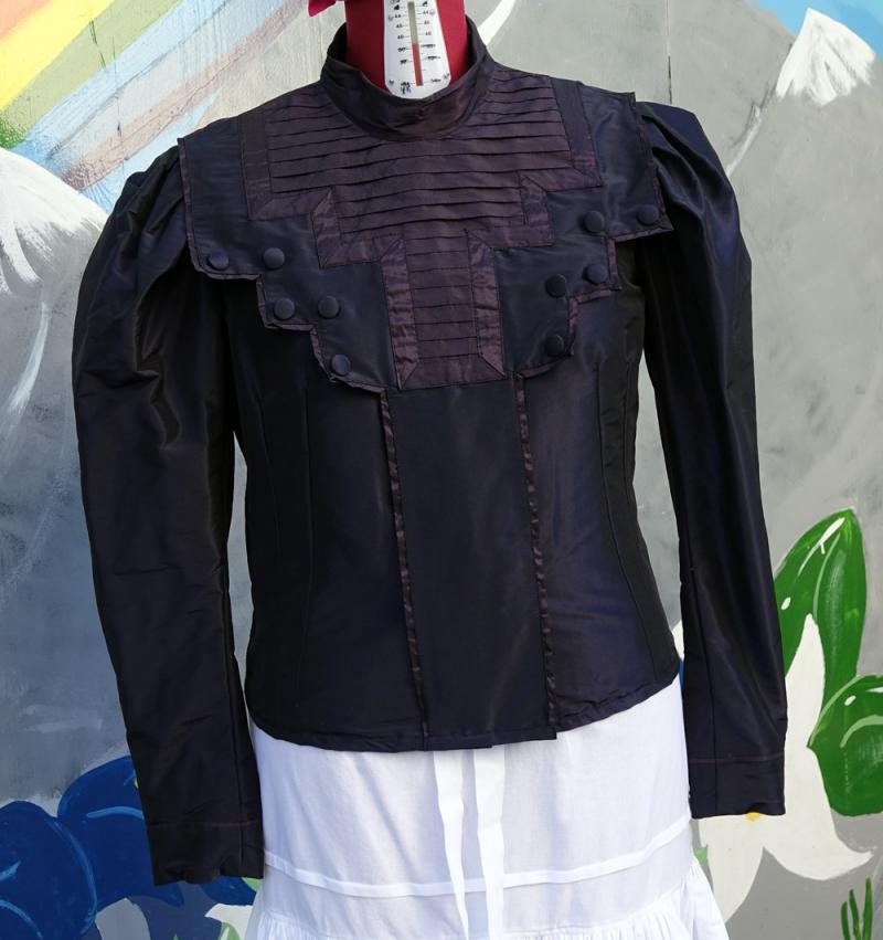 2020-06-01_16-27-42 Črna noša